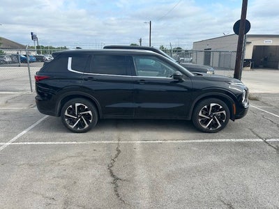 2024 Mitsubishi Outlander Base