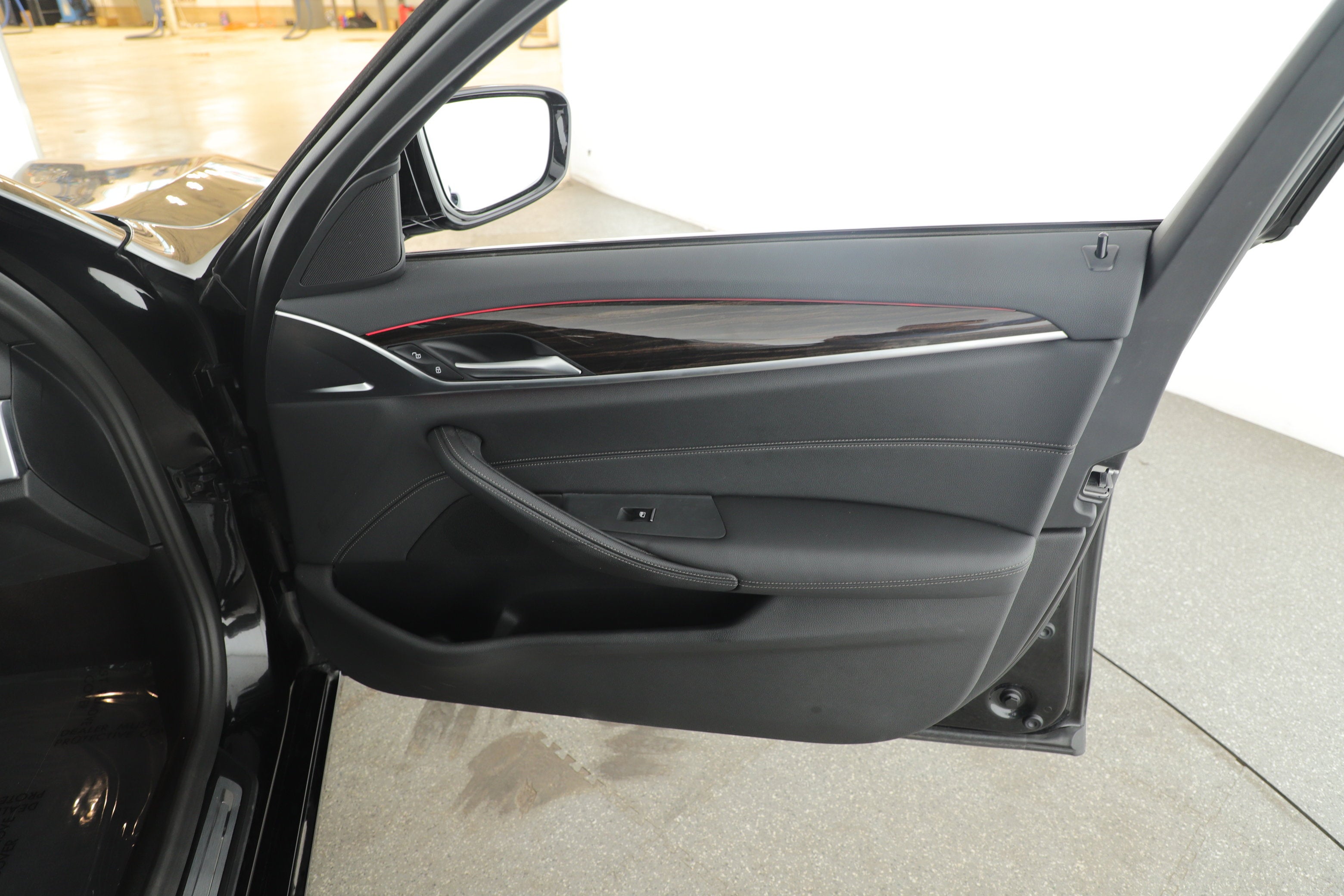 2023 BMW 5 Series 530i