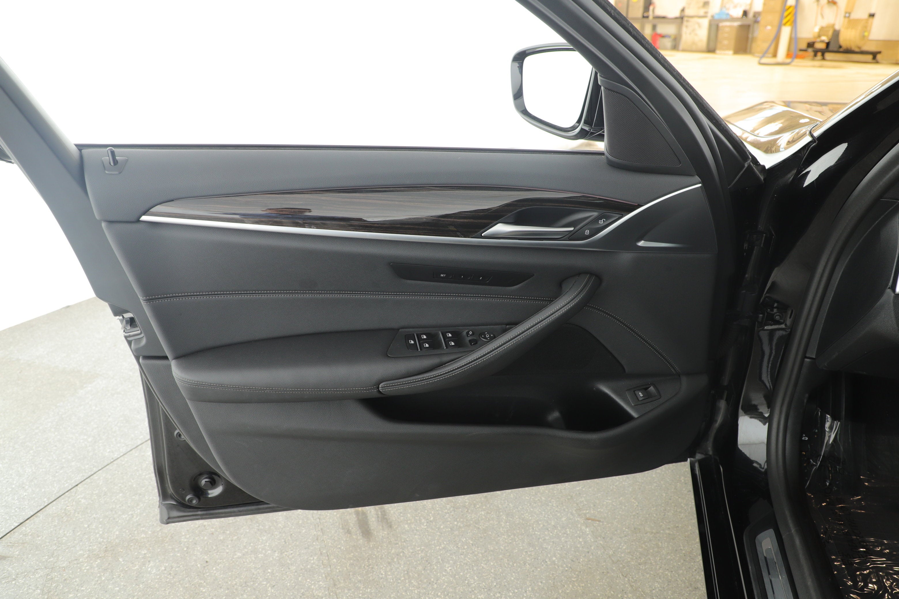 2023 BMW 5 Series 530i