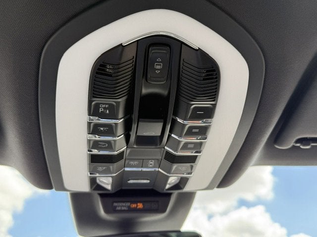 2025 Porsche Macan Base