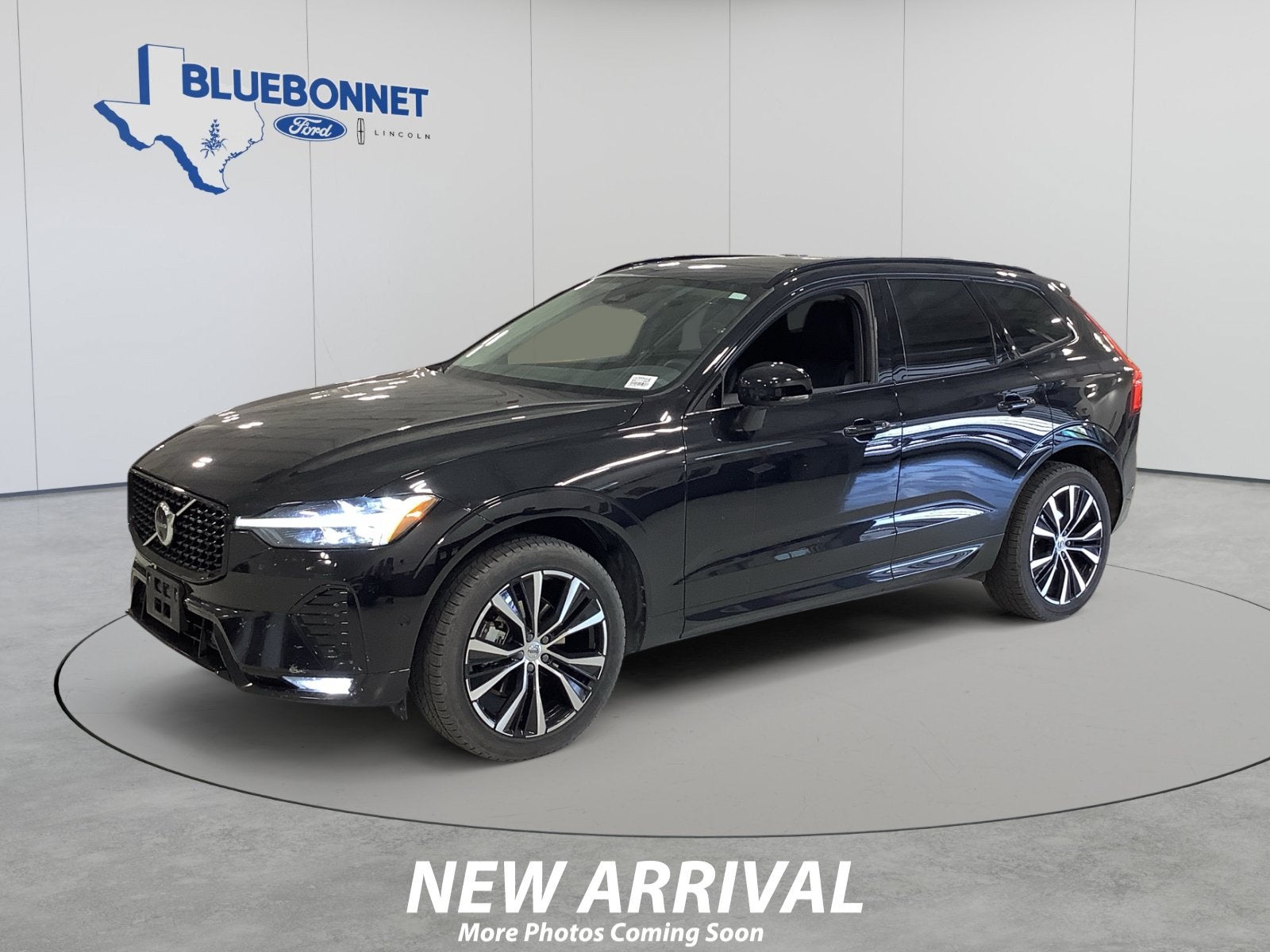 2024 Volvo XC60 Plus Dark Theme