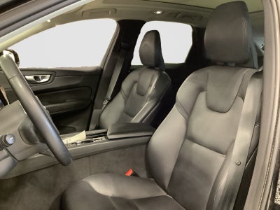 2024 Volvo XC60 Plus Dark Theme