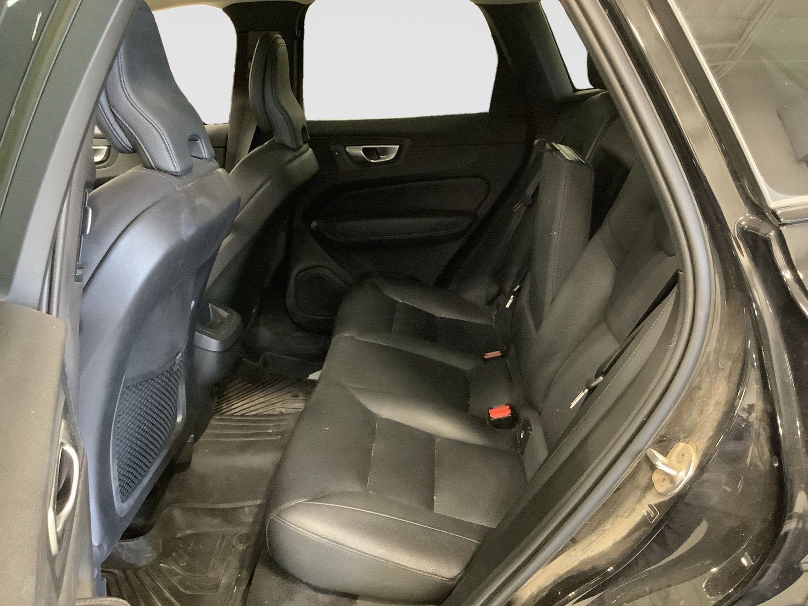 2024 Volvo XC60 Plus Dark Theme
