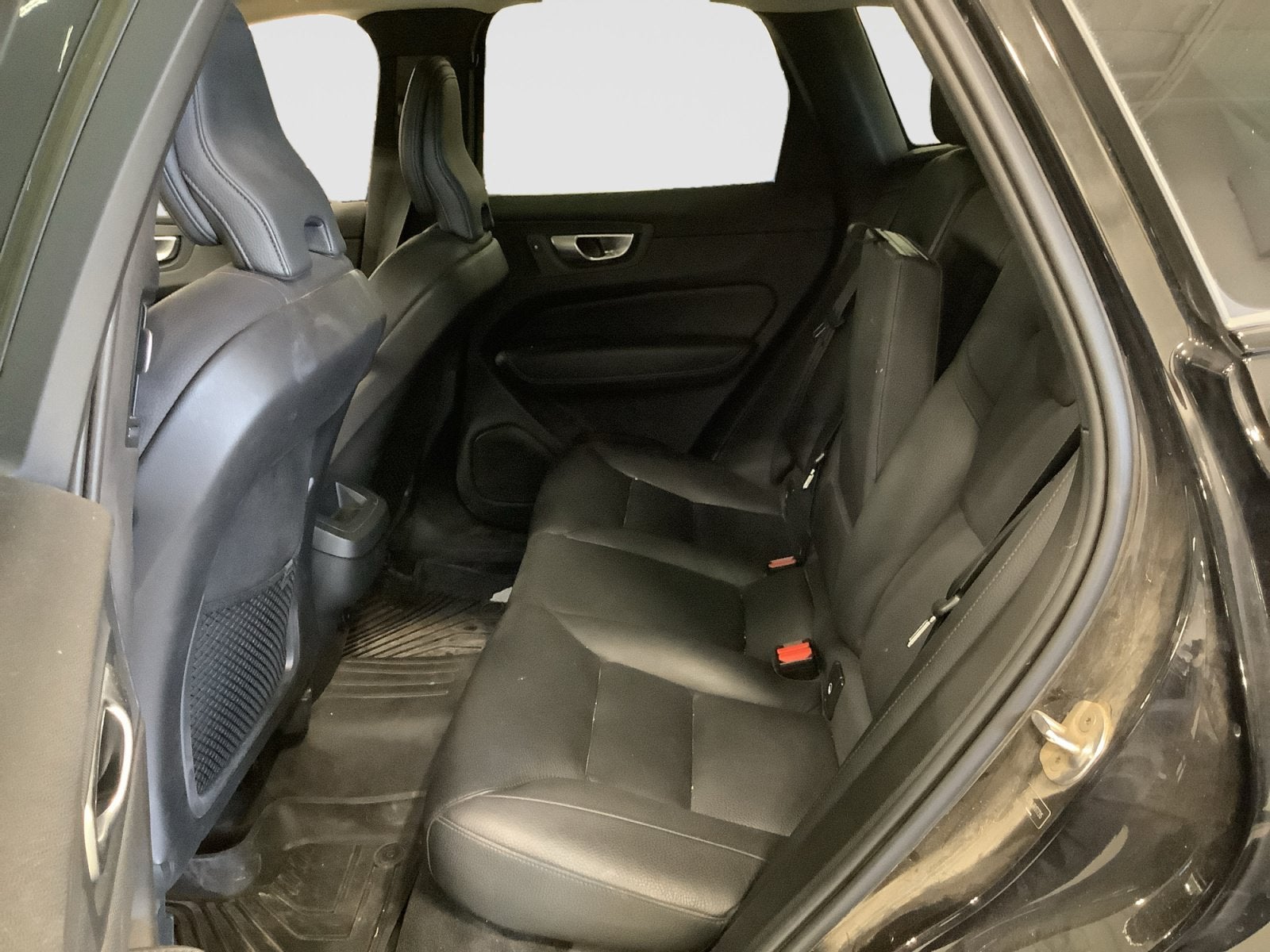 2024 Volvo XC60 Plus Dark Theme