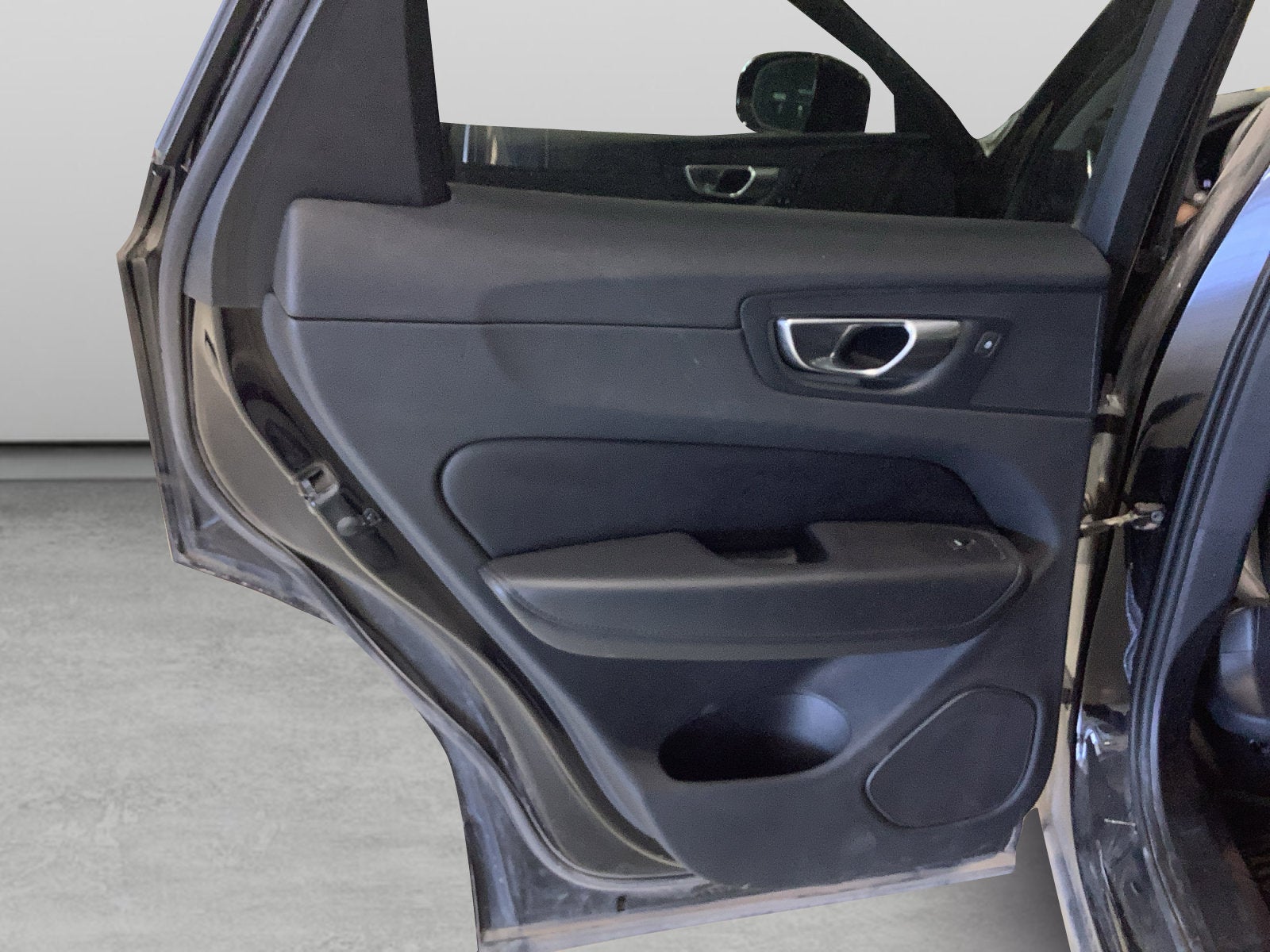 2024 Volvo XC60 Plus Dark Theme
