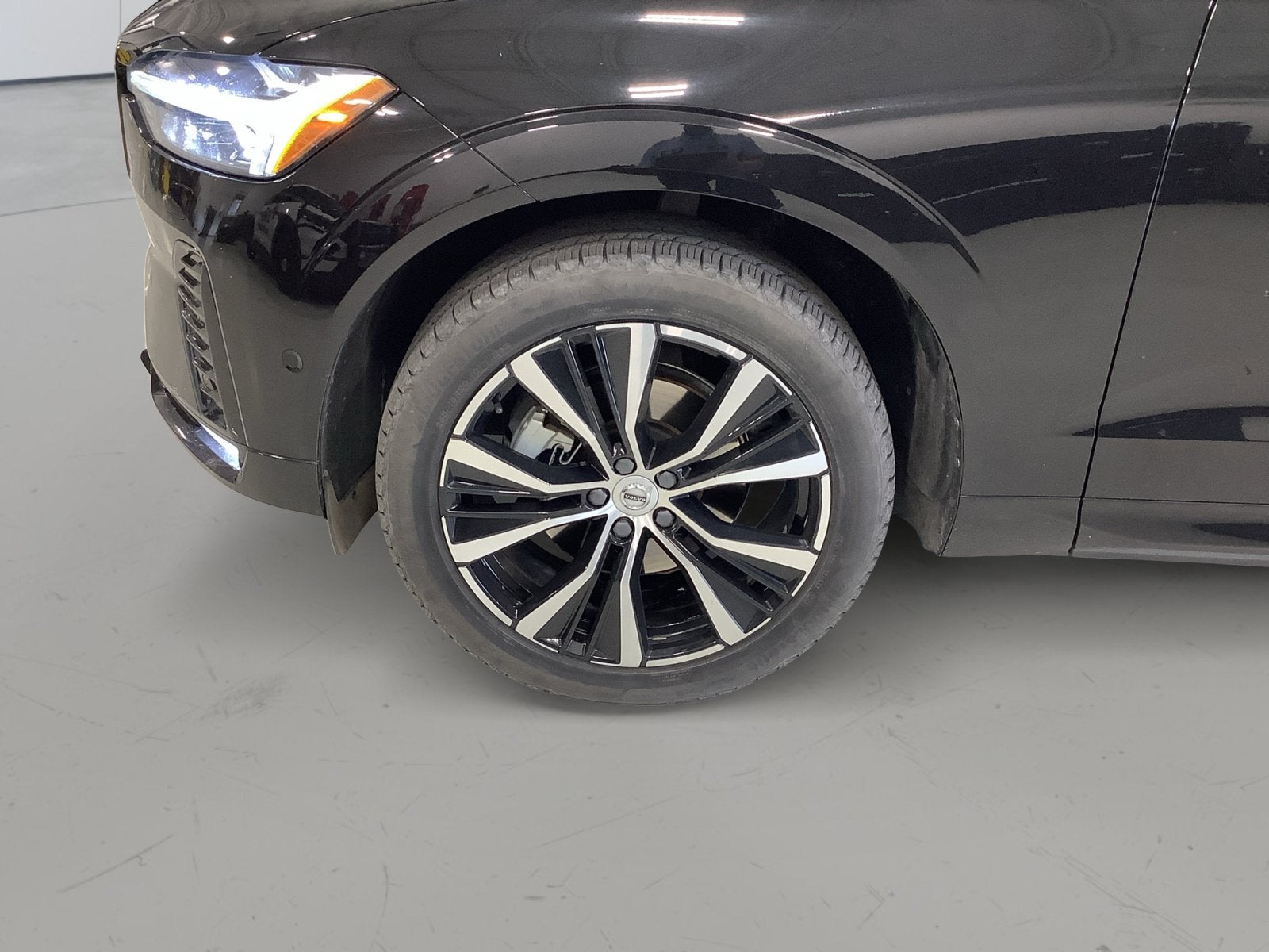 2024 Volvo XC60 Plus Dark Theme