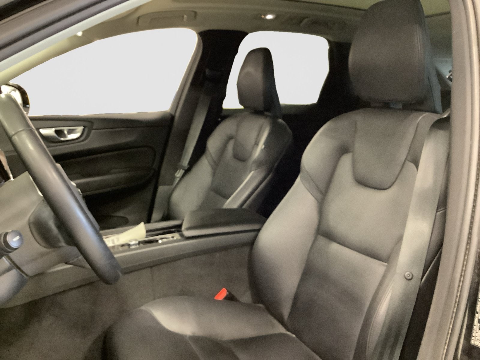 2024 Volvo XC60 Plus Dark Theme