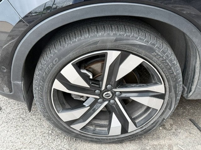 2023 Volvo XC40 Ultimate Bright Theme