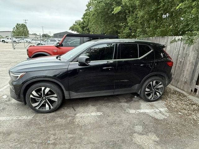 2023 Volvo XC40 Ultimate Bright Theme
