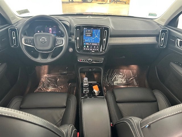 2023 Volvo XC40 Ultimate Bright Theme