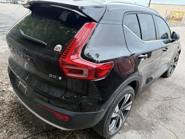 2023 Volvo XC40 Ultimate Bright Theme