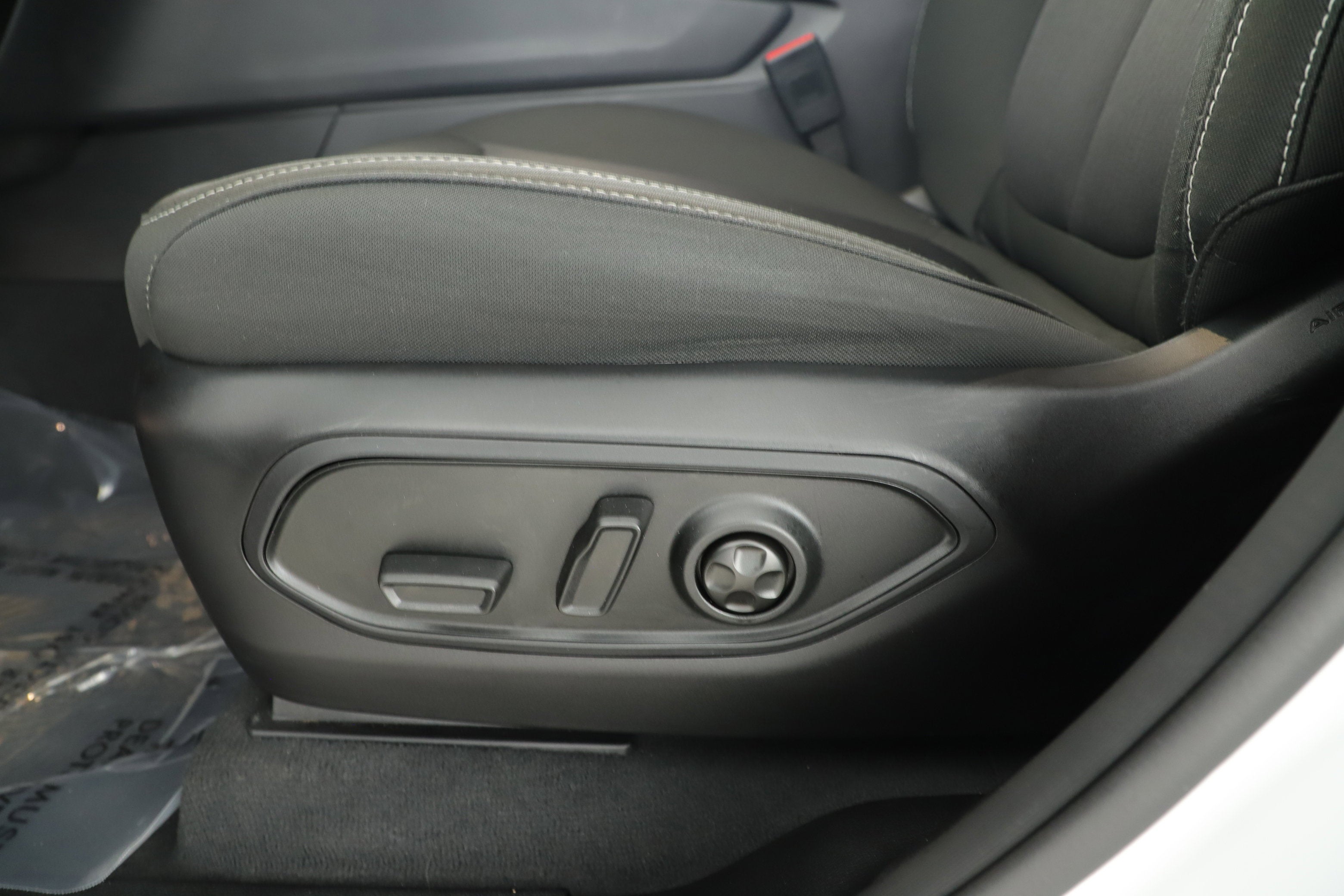 2024 Jeep Grand Cherokee Laredo 4x2