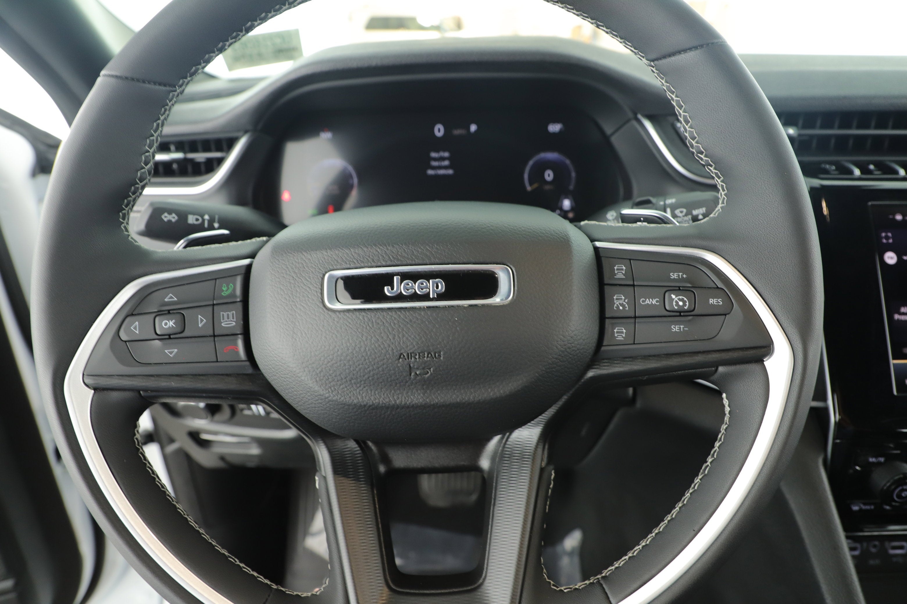 2024 Jeep Grand Cherokee Laredo 4x2