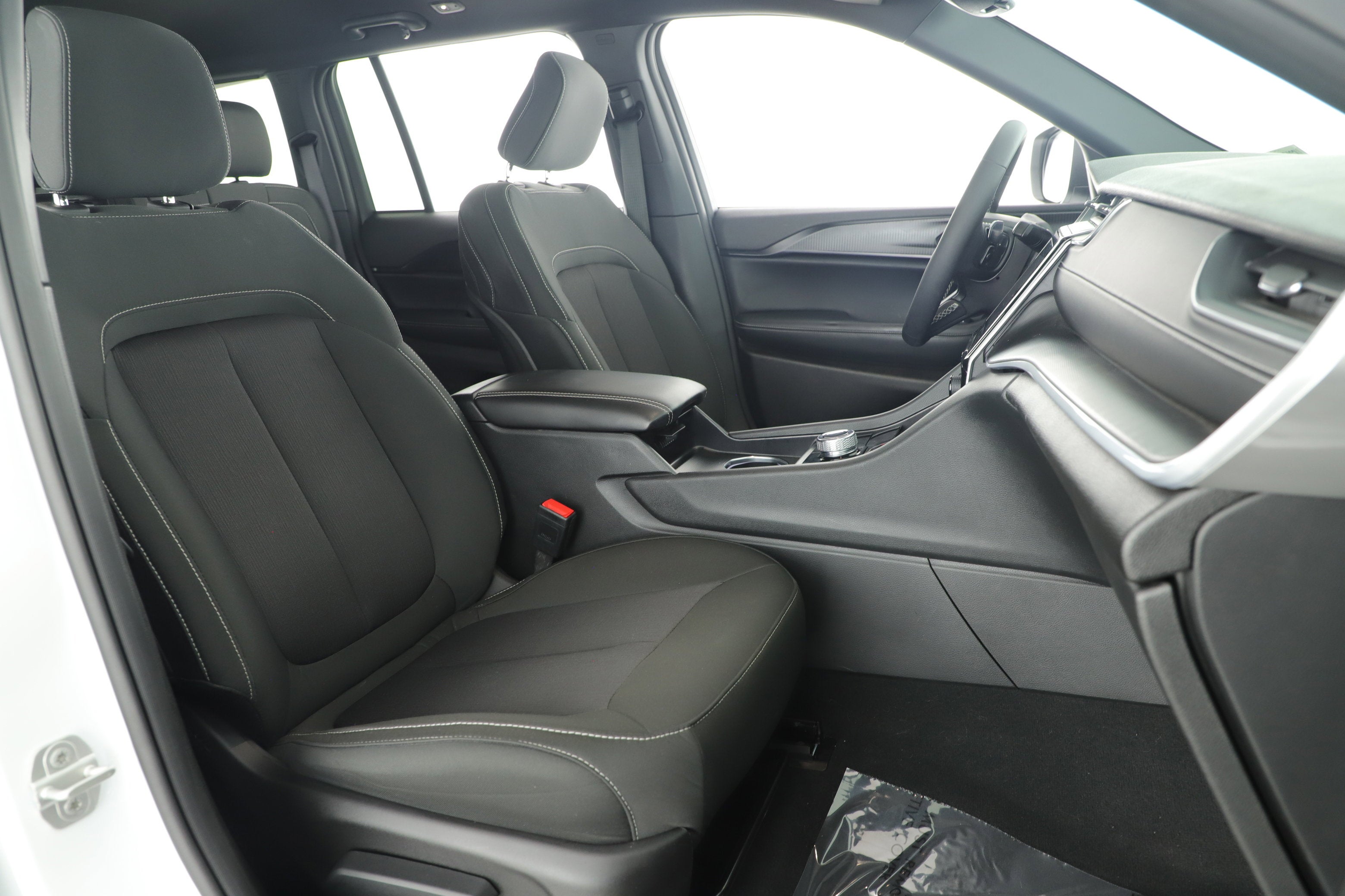 2024 Jeep Grand Cherokee Laredo 4x2