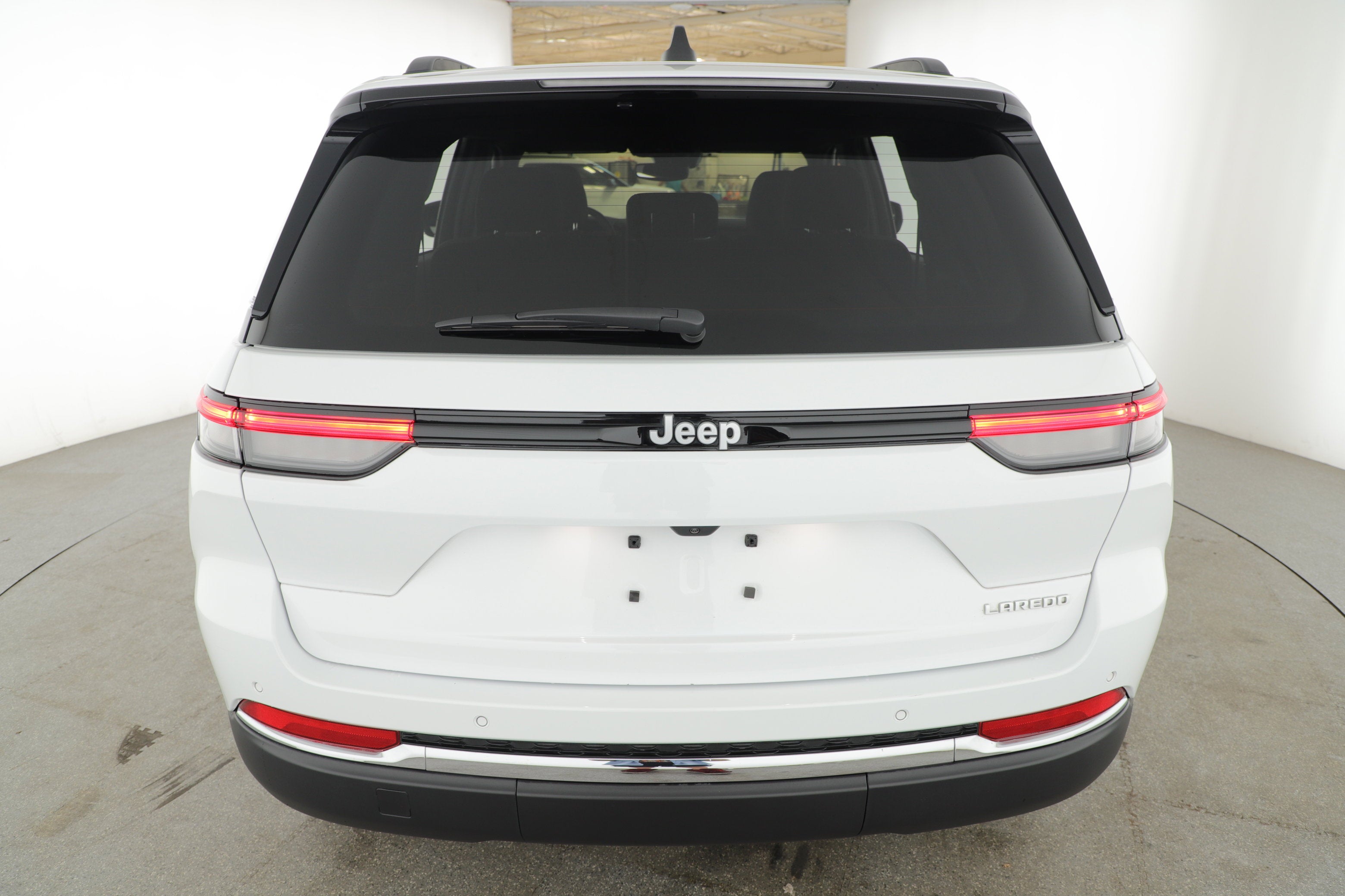 2024 Jeep Grand Cherokee Laredo 4x2