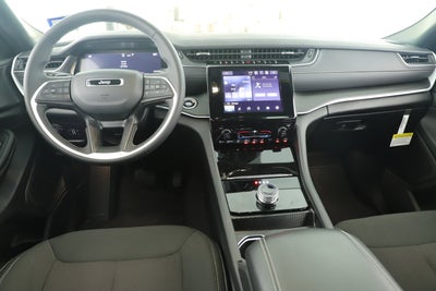 2025 Jeep Grand Cherokee Laredo 4x2