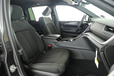 2025 Jeep Grand Cherokee Laredo 4x2