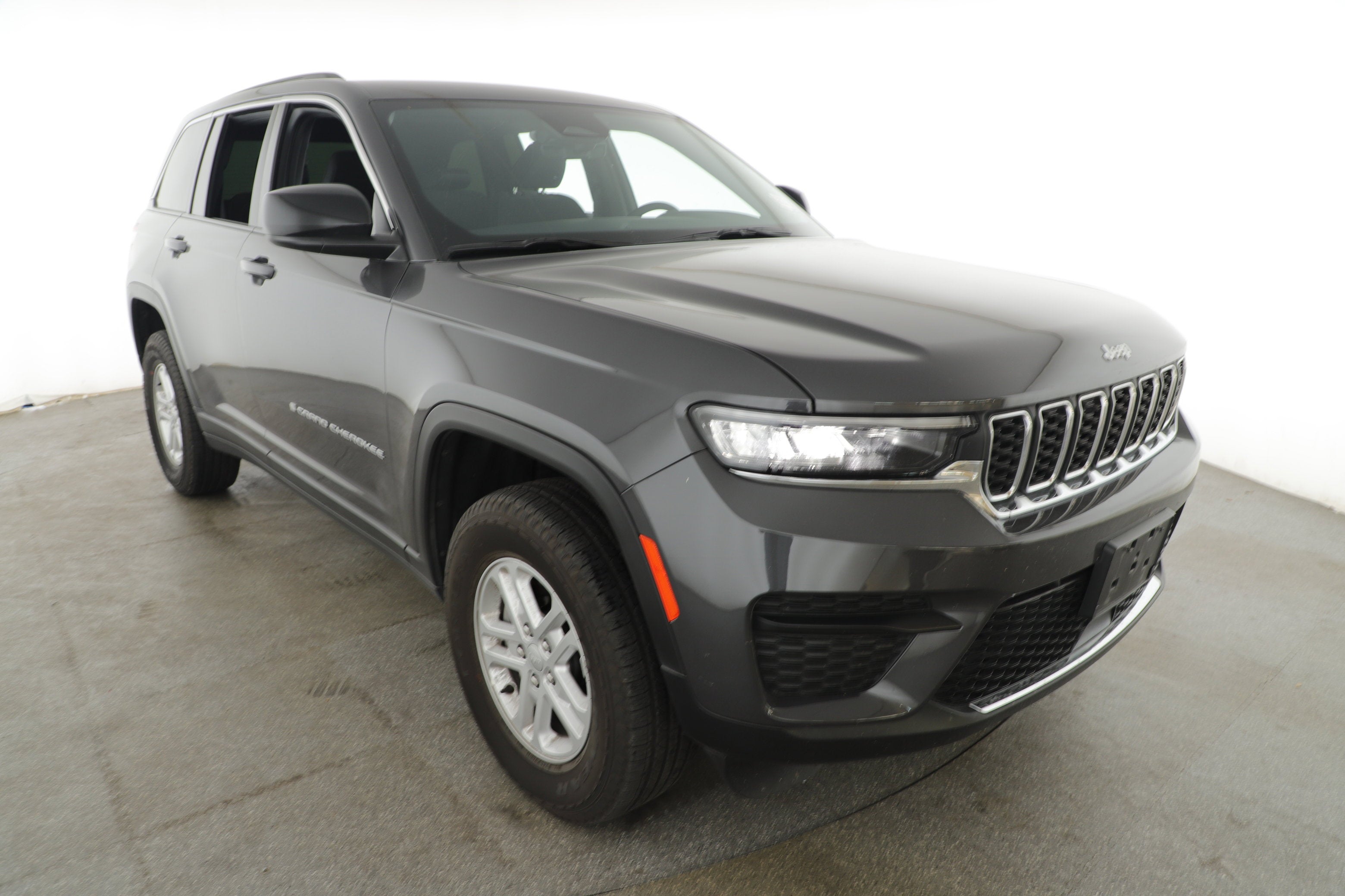 2025 Jeep Grand Cherokee Laredo 4x2
