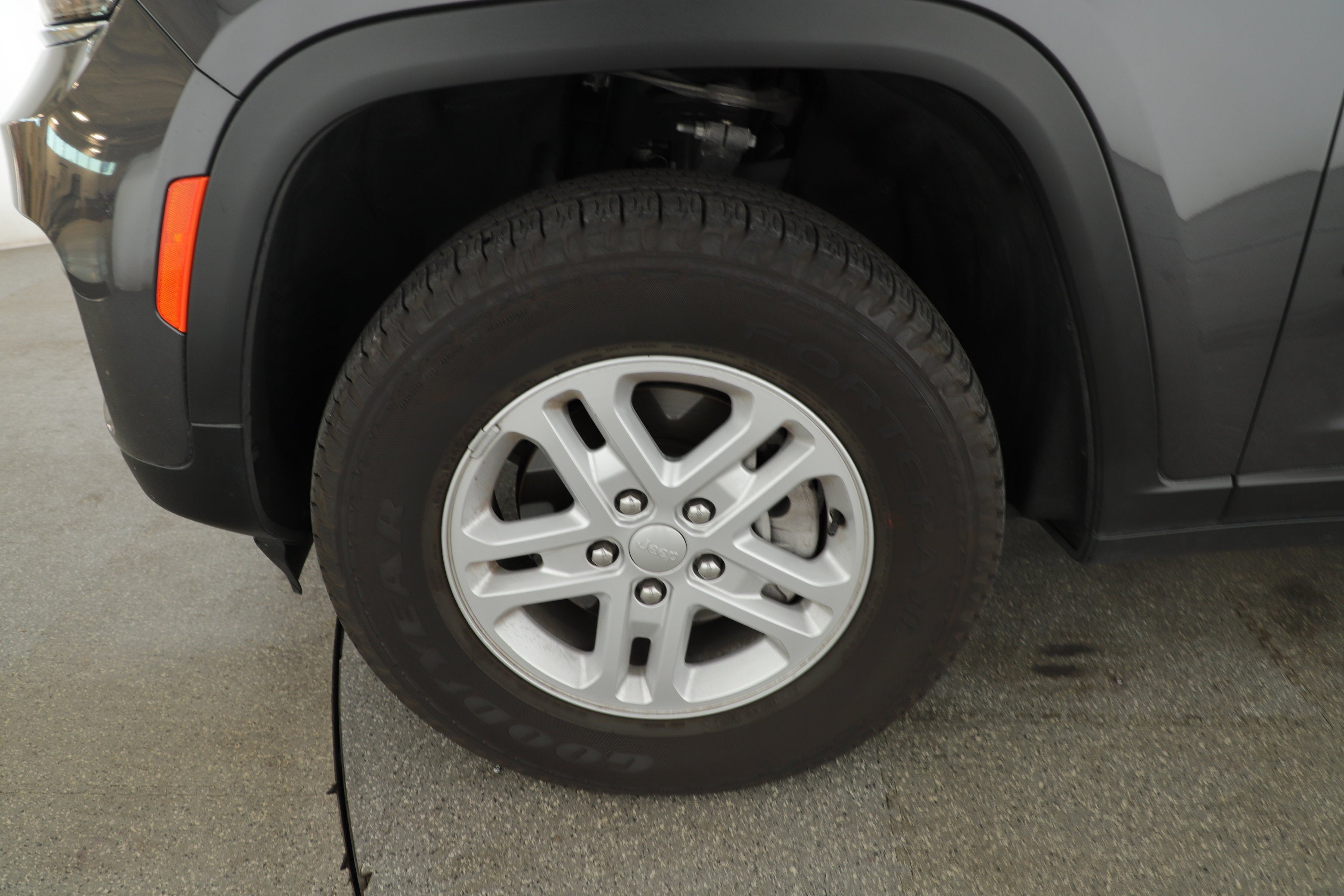 2025 Jeep Grand Cherokee Laredo 4x2