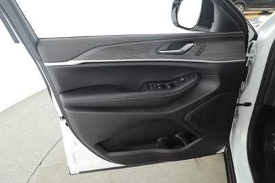 2025 Jeep Grand Cherokee Limited 4x2