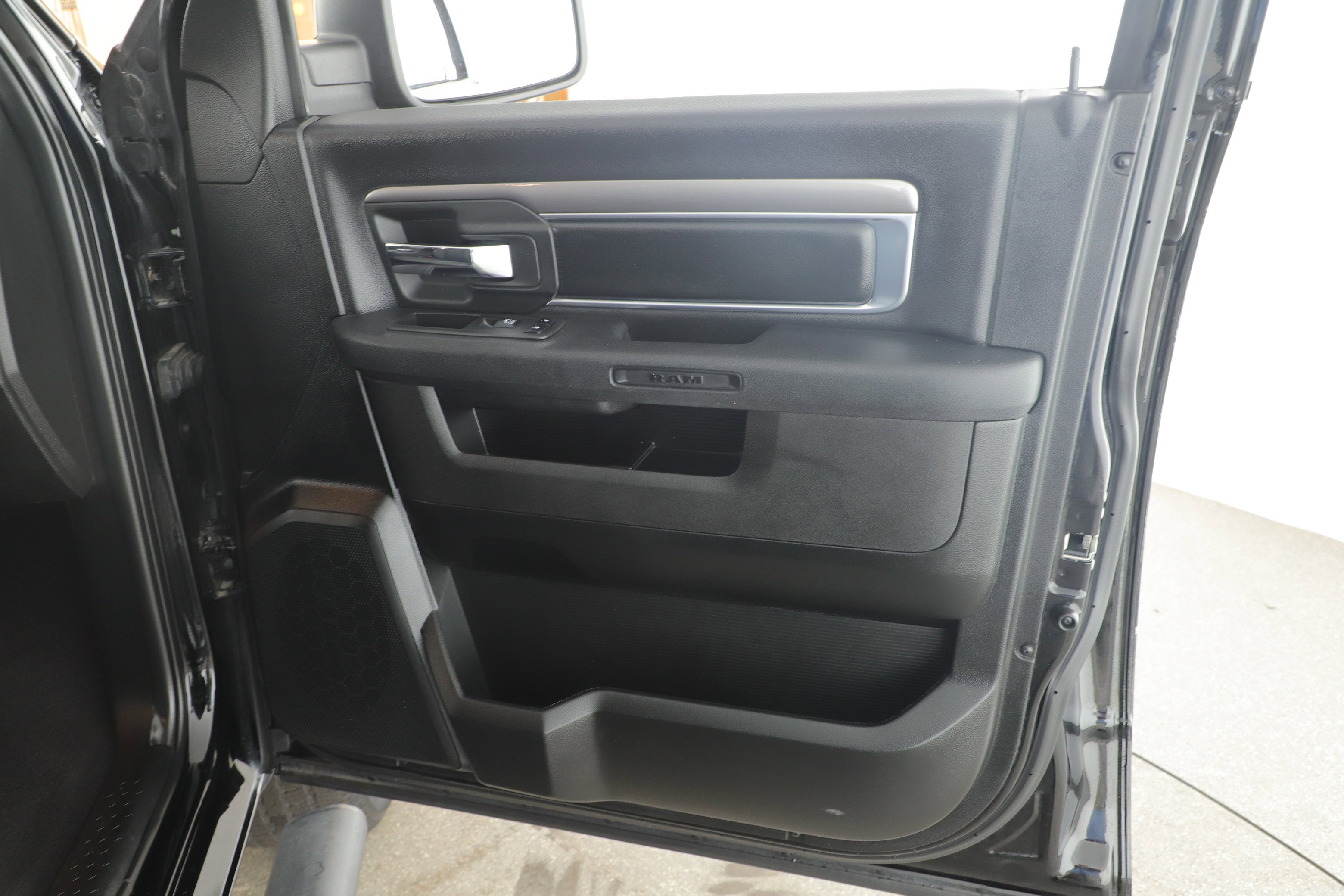 2022 RAM 1500 Classic Warlock Quad Cab 4x4 6'4' Box