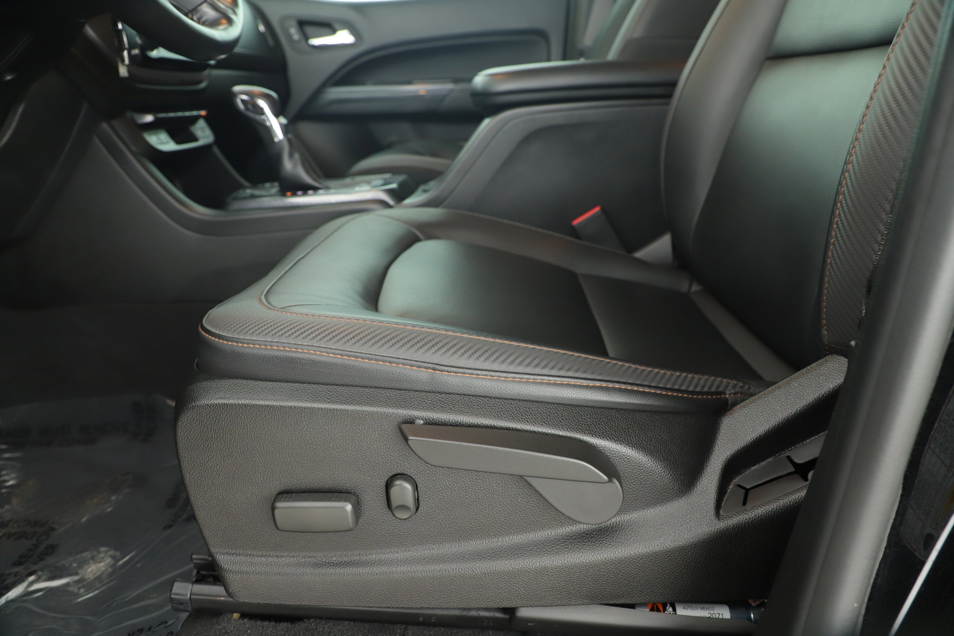 2022 GMC Canyon 4WD Crew Cab Short Box AT4 - Leather