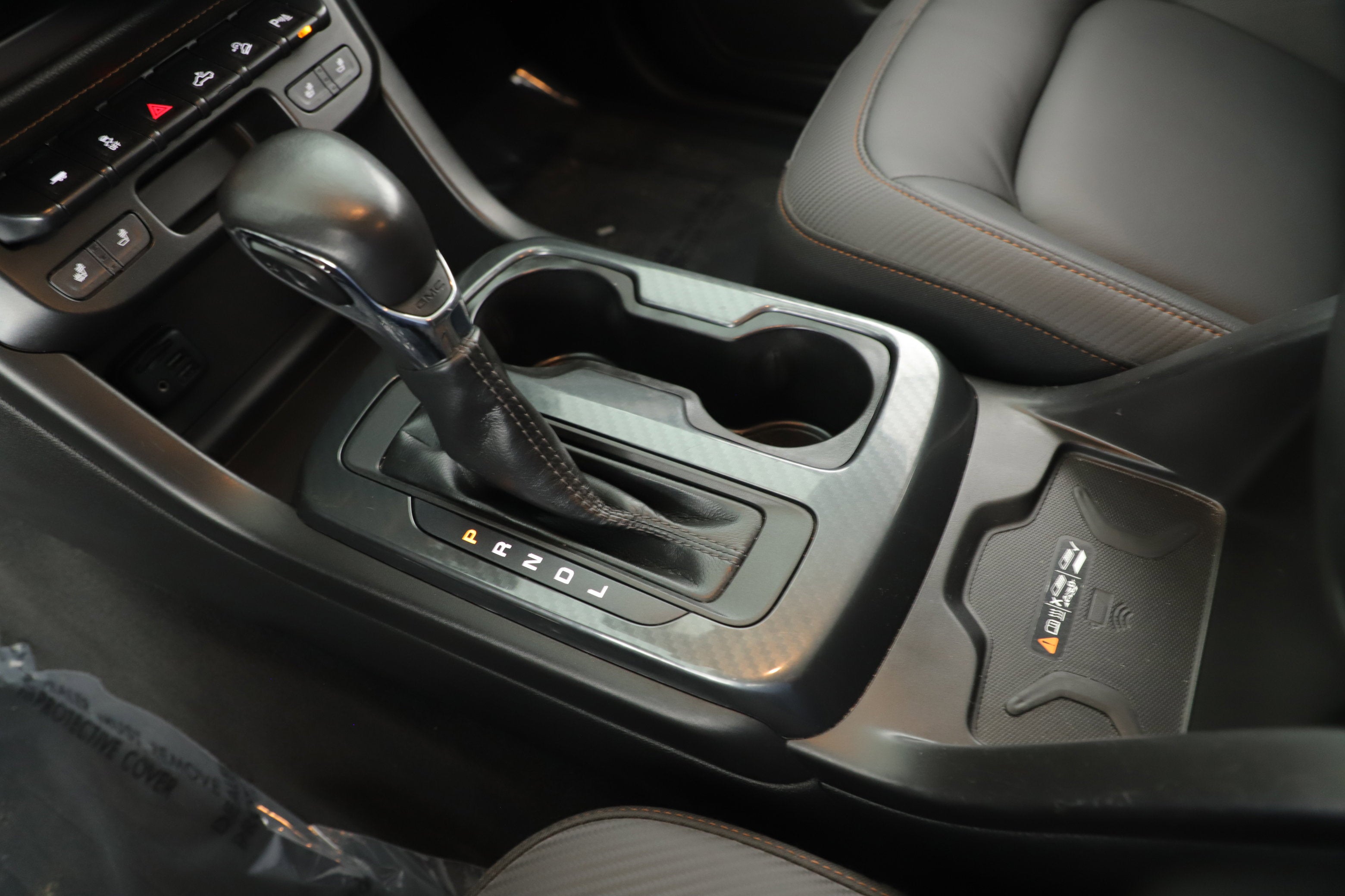 2022 GMC Canyon 4WD Crew Cab Short Box AT4 - Leather