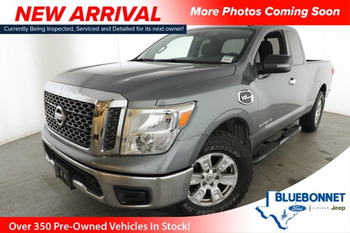 2017 Nissan TITAN SV