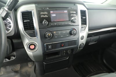 2017 Nissan TITAN SV