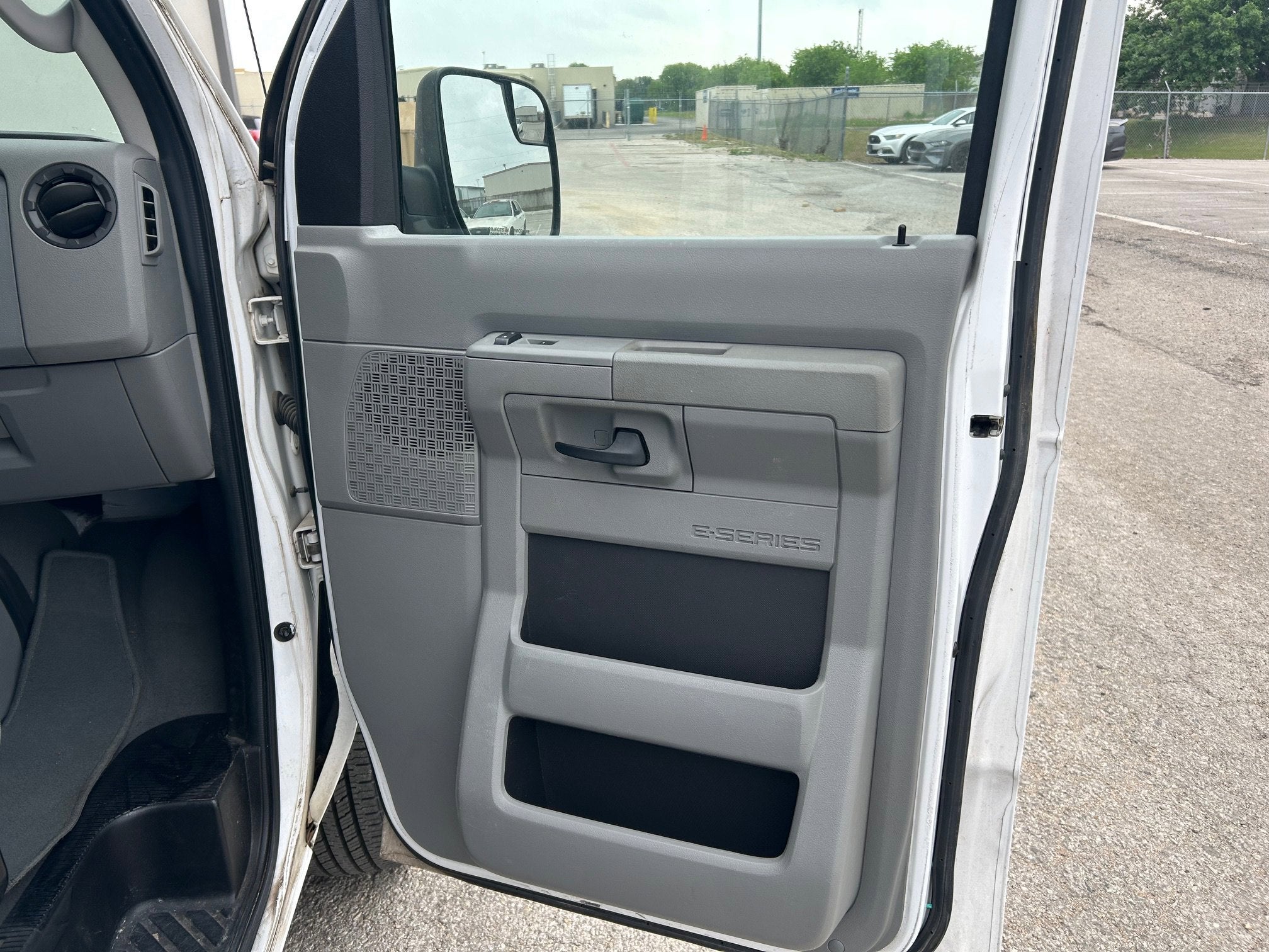 2010 Ford Econoline Wagon Base