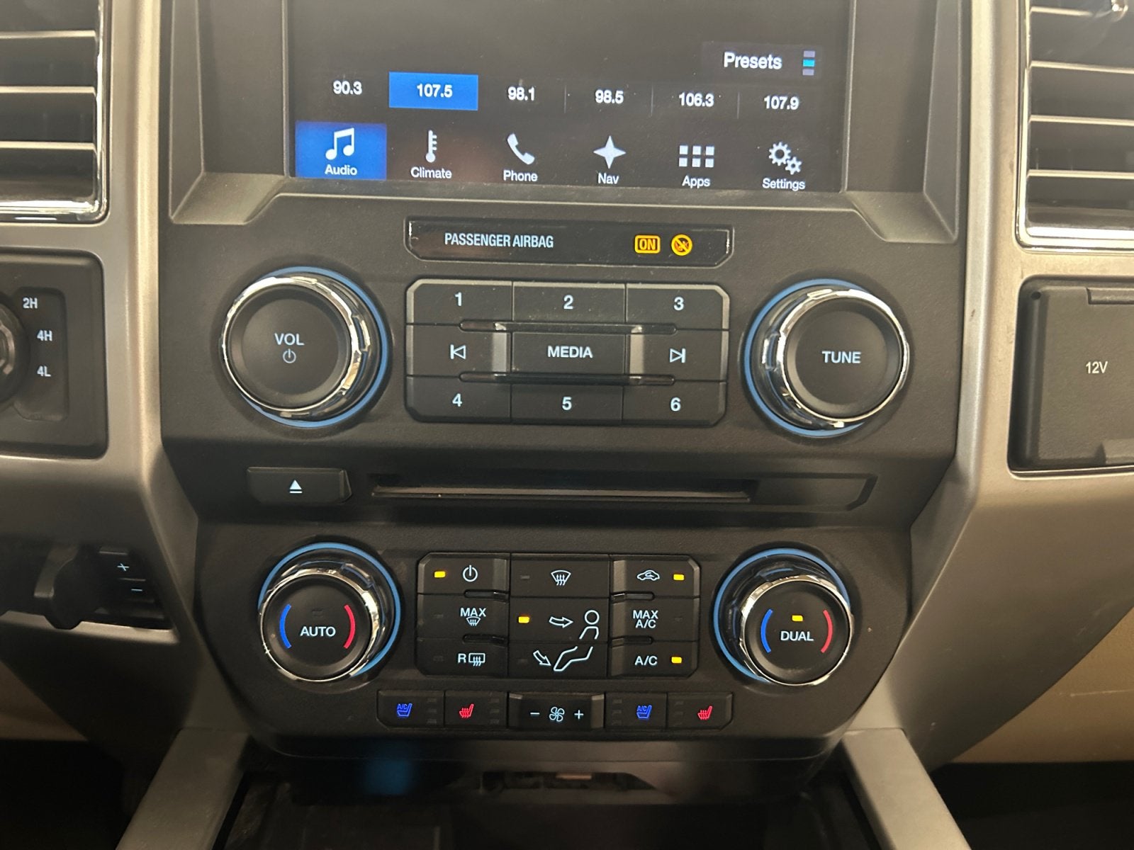 2017 Ford Super Duty F-350 DRW Base