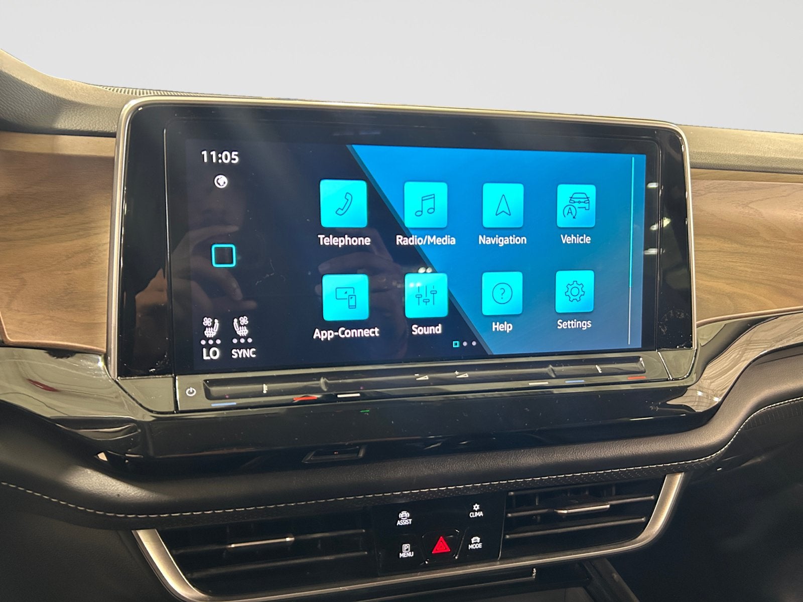 2025 Volkswagen Atlas 2.0T SE w/Technology