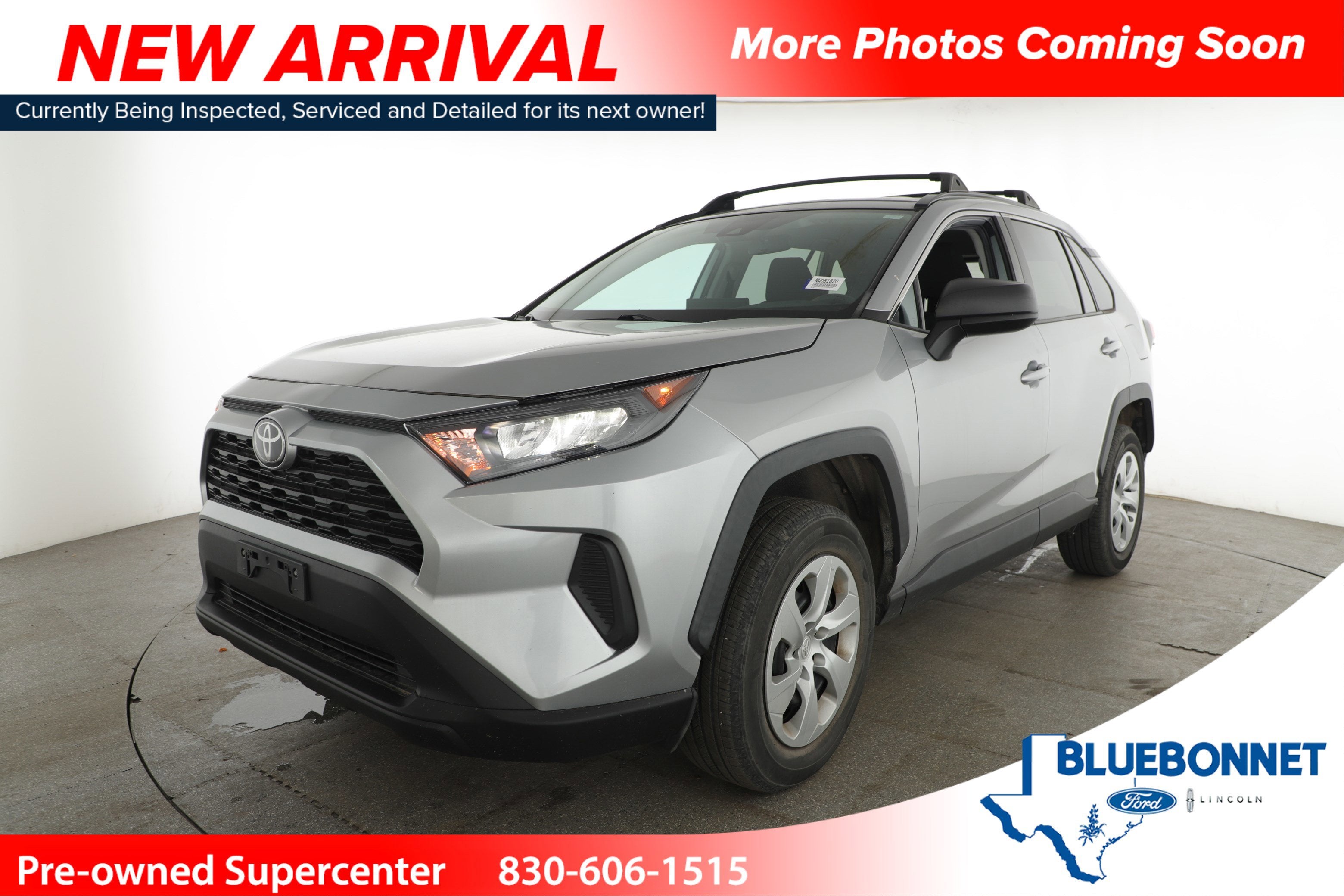 2020 Toyota RAV4 LE FWD's photo