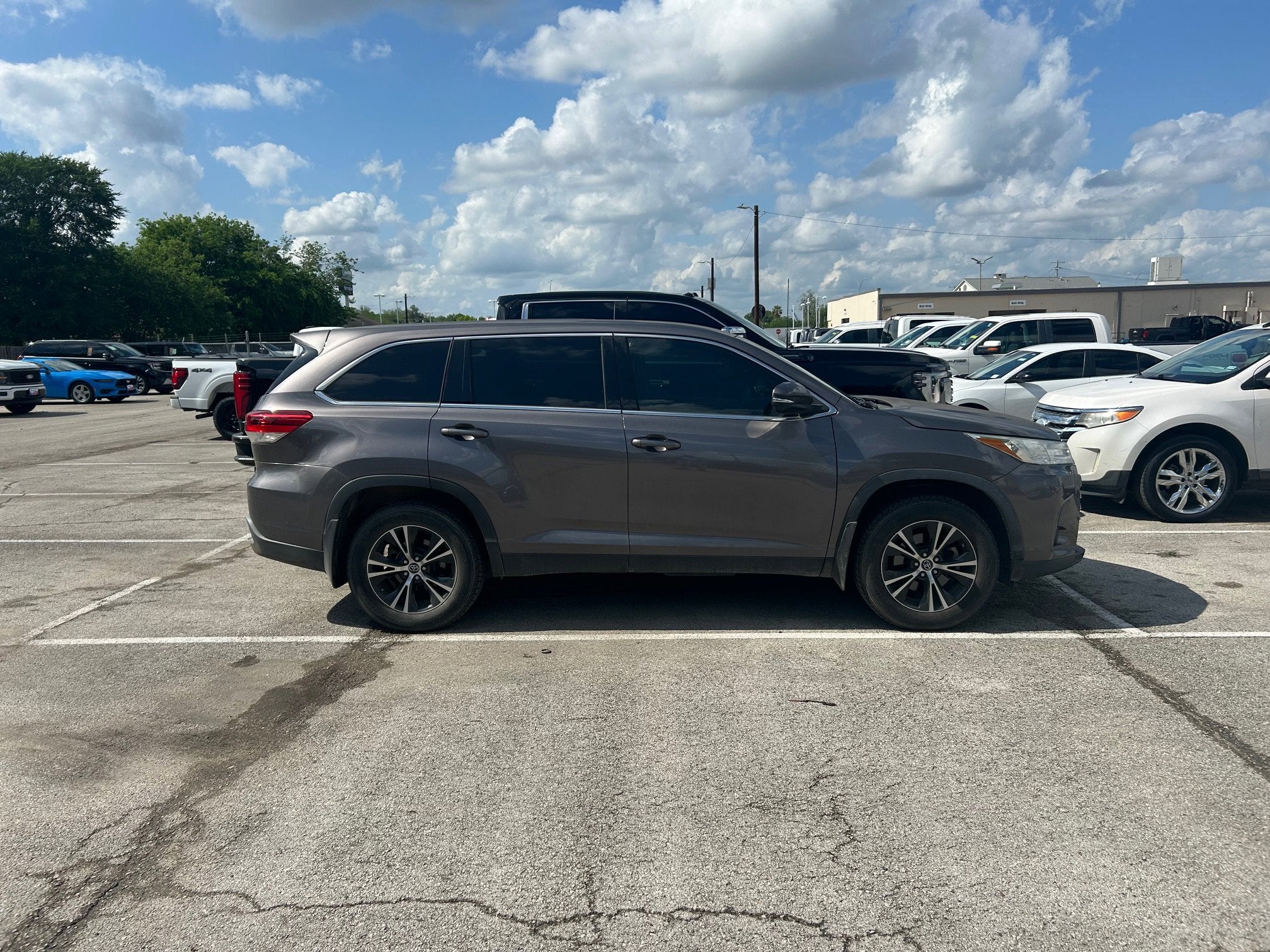 2019 Toyota Highlander LE