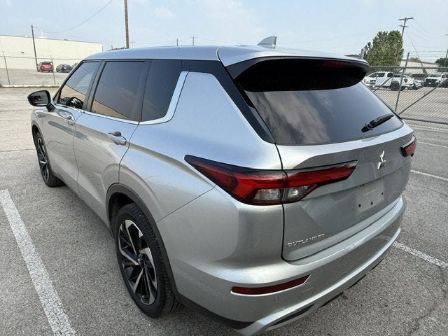2023 Mitsubishi Outlander Base