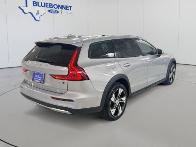 2025 Volvo V60 Cross Country Plus