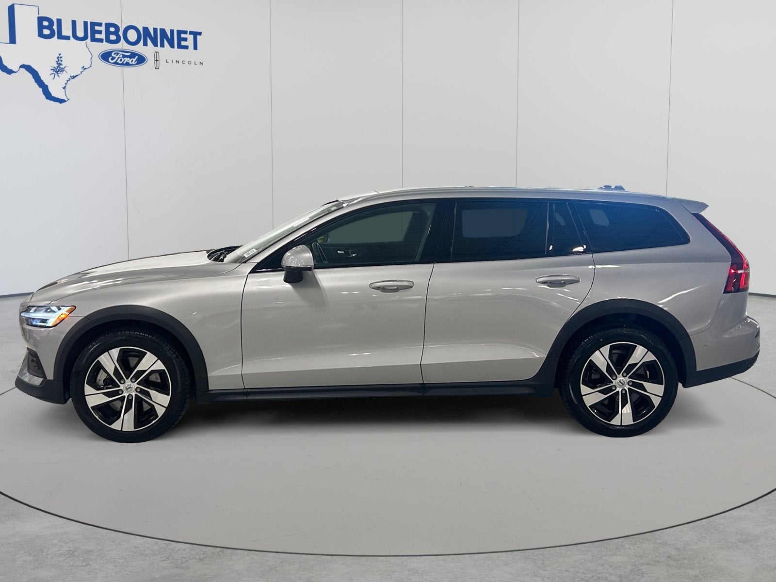 2025 Volvo V60 Cross Country Plus