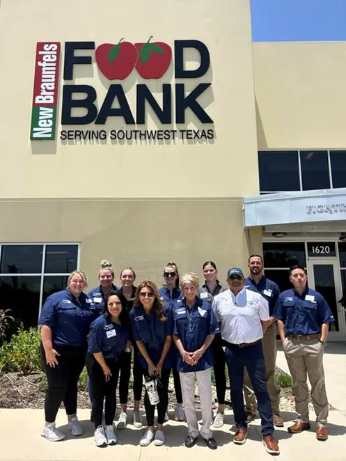 Bluebonnet Ford volunteers posing outside of the New Braunfels Food Bank building